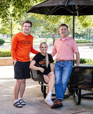 Rhodes family pose for ONU Legacy